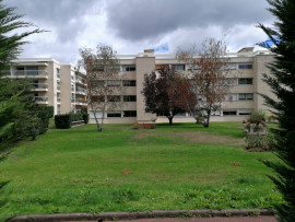 Location
Tres jolie studio dans une résidence avec piscine (loyer tout inclus)