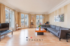 
                                                                                        Vente
                                                                                         Triangle d’or – Paris 8 Appartement 5/6 pièces