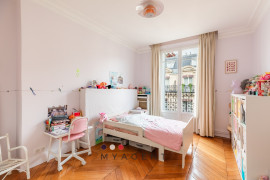 
                                                                                        Vente
                                                                                         Triangle d’or – Paris 8 Appartement 5/6 pièces