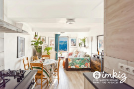 Vente
Triplex traversant entièrement rénové