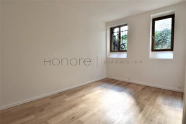 
                                                                                        Vente
                                                                                         TROCADERO / POMPE – MAISON DE VILLE ATYPIQUE