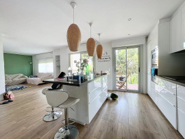 
                                                                                        Vente
                                                                                         Tzanck, grand 3p de 88 m2