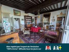 
                                                                                        Vente
                                                                                         Une ancienne cure vue sur la Saone où le charme opère dès le seuil…