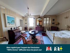 
                                                                                        Vente
                                                                                         Une ancienne cure vue sur la Saone où le charme opère dès le seuil…