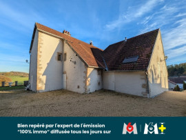 
                                                                                        Vente
                                                                                         Une ancienne cure vue sur la Saone où le charme opère dès le seuil…