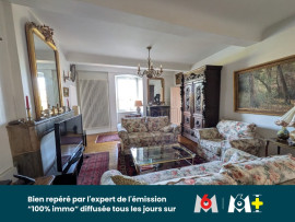 
                                                                                        Vente
                                                                                         Une ancienne cure vue sur la Saone où le charme opère dès le seuil…