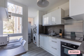 
                                                                                        Colocation
                                                                                         Une chambre à louer dans cette colocation rénovée et meublée avec balcon et parking