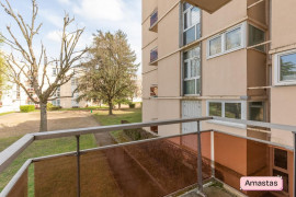 
                                                                                        Colocation
                                                                                         Une chambre à louer dans cette colocation rénovée et meublée avec balcon et parking