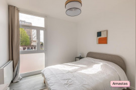 
                                                                                        Colocation
                                                                                         Une chambre à louer dans cette colocation rénovée et meublée avec balcon et parking