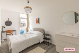 
                                                                                        Colocation
                                                                                         Une chambre à louer dans cette colocation rénovée et meublée avec balcon et parking