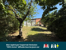 
                                                                                        Vente
                                                                                         Une maison à usage d'habitation avec terrain attenant