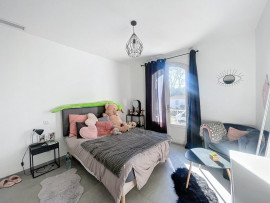 Vente
Uniquement chez nous ! Avignon Ceinture Verte - Maison F6 de plain-pied avec piscine sur parcelle de 1190m²