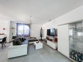 Vente
Uniquement chez nous ! Avignon Ceinture Verte - Maison F6 de plain-pied avec piscine sur parcelle de 1190m²