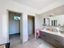 Vente
Uniquement chez nous ! Avignon Ceinture Verte - Maison F6 de plain-pied avec piscine sur parcelle de 1190m²