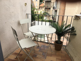
                                                                                        Location
                                                                                         URBAN FLAT