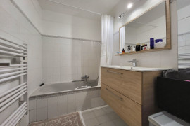 
                                                                                        Vente
                                                                                         Vallauris au calme et proche des commodités.