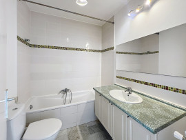 
                                                                                        Location
                                                                                         Vaste 4 Pièces lumineux 118 m²