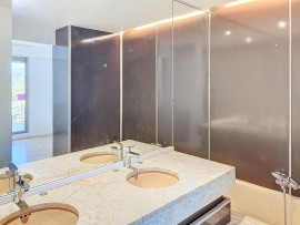 
                                                                                        Location
                                                                                         Vaste 4 Pièces lumineux 118 m²