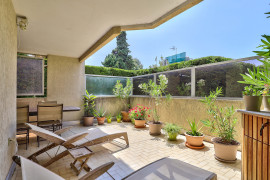 
                                                                                        Location
                                                                                         Vaste appartement 4 pièces