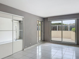 
                                                                                        Location
                                                                                         Vaste appartement 4 pièces