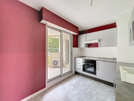 
                                                                                        Location
                                                                                         Vaste appartement 4 pièces