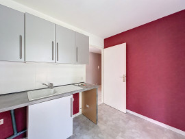 
                                                                                        Location
                                                                                         Vaste appartement 4 pièces