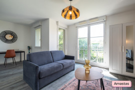 
                                                                                        Location
                                                                                         Vaste studio 29m² avec terrasse et pkg Pont des Demoiselles