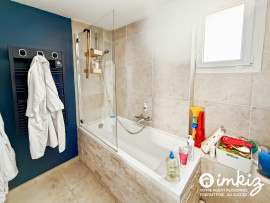 
                                                                                        Vente
                                                                                         Vaste T4 lumineux Rue des Tyrans