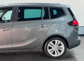 Voiture
                                                                                Vauxhall Zafira Tourer 2.0 CDTi SRi Nav MPV 5dr Diesel Manual Euro 6 (s/s) (170 ps)