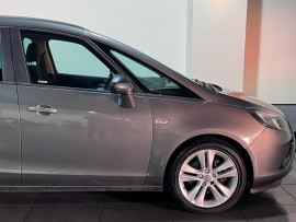 Voiture
                                                                                Vauxhall Zafira Tourer 2.0 CDTi SRi Nav MPV 5dr Diesel Manual Euro 6 (s/s) (170 ps)