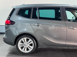 Voiture
                                                                                Vauxhall Zafira Tourer 2.0 CDTi SRi Nav MPV 5dr Diesel Manual Euro 6 (s/s) (170 ps)