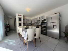 
                                                                                        Vente
                                                                                         VÉNISSIEUX – MAISON COUP DE CŒUR EN IMPASSE, AU CALME ABSOLU