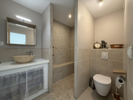 
                                                                                        Vente
                                                                                         VÉNISSIEUX – MAISON COUP DE CŒUR EN IMPASSE, AU CALME ABSOLU