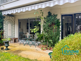 
                                                                                        Vente
                                                                                         VERSAILLES Glatigny - rez de jardin -3 ch- 87 m²