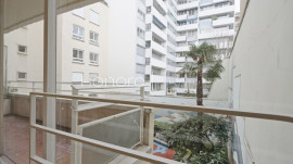 
                                                                                        Location
                                                                                         VICTOR HUGO – BELLES FEUILLES – 2 P MEUBLE RENOVE