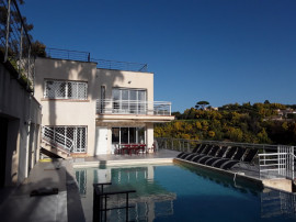 
                                                                                        Location
                                                                                         villa 14 pers,piscine,7 chambres, longue durée