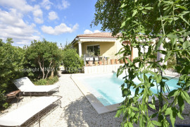 
                                                                                        Vente
                                                                                         Villa avec piscine, garage et annexe studio