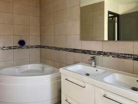 
                                                                                        Vente
                                                                                         Villa avec studio indépendant -Plan-du-Castellet