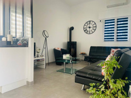 
                                                                                        Vente
                                                                                         VILLA CONTEMPORAINE AVEC TERRAIN PAYSAGÉ ET APPARTEMENT INDÉPENDANT