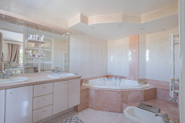 Vente
VILLA CORNICHE FLEURIE