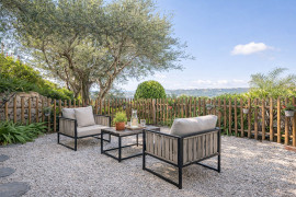 
                                                                                        Vente
                                                                                         VILLA CORNICHE FLEURIE