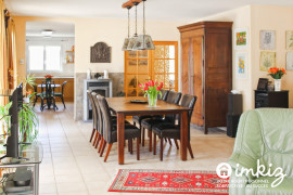 Vente
                                                                                Villa d’architecte de standing + piscine