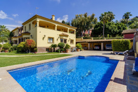 
                                                                                        Vente
                                                                                         Villa de Deux Maisons Indépendantes