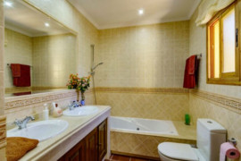 
                                                                                        Vente
                                                                                         Villa de Deux Maisons Indépendantes