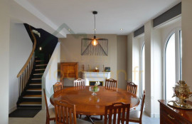 Vente
Villa exceptionnelle sur le toit d'un immeuble de standing.