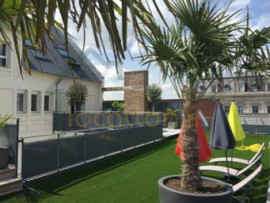 Vente
                                                                                Villa exceptionnelle sur le toit d'un immeuble de standing.