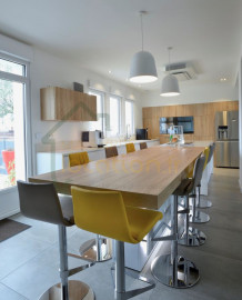 Vente
                                                                                Villa exceptionnelle sur le toit d'un immeuble de standing.