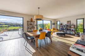 
                                                                                        Vente
                                                                                         Villa familiale récente - 198m2 - Mouguerre