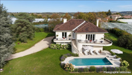 
                                                                                        Vente
                                                                                         Villa idéalement située dans un secteur prisé et bien orientée avec vue.