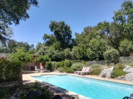 Vente
VILLA SUR 2370 M² PISCINE CALME ET INTIMITÉ